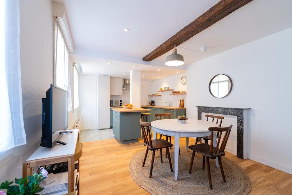 Appartement Meuse & Mono, En Hyper Centre Charleville-Mezieres Exterior foto